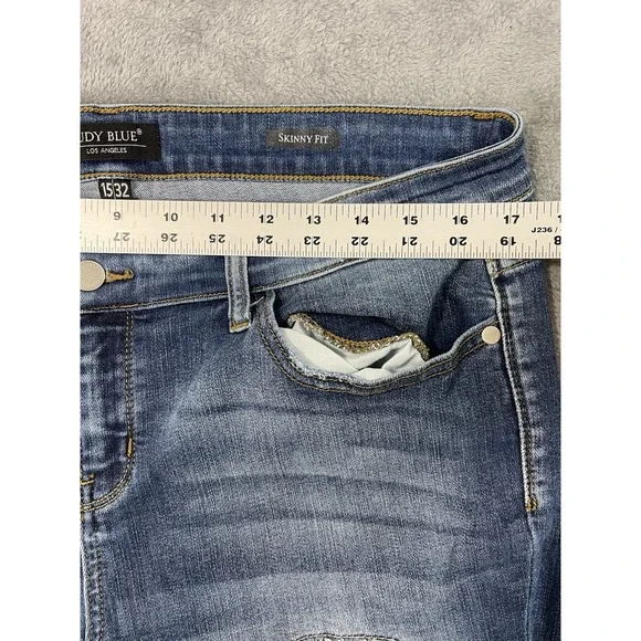 Judy Blue Jeans Womens 15/32 Blue Medium Wash Skinny Mid Rise Leopard Patches - Picture 3 of 11